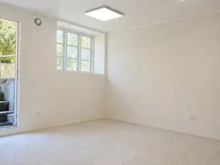 To private kontorlokaler á 17 m² til leje på Frederiksberg. Gennemrenoveret. egen indgang, 1 Gbit internet, inkl. el/vand/varme