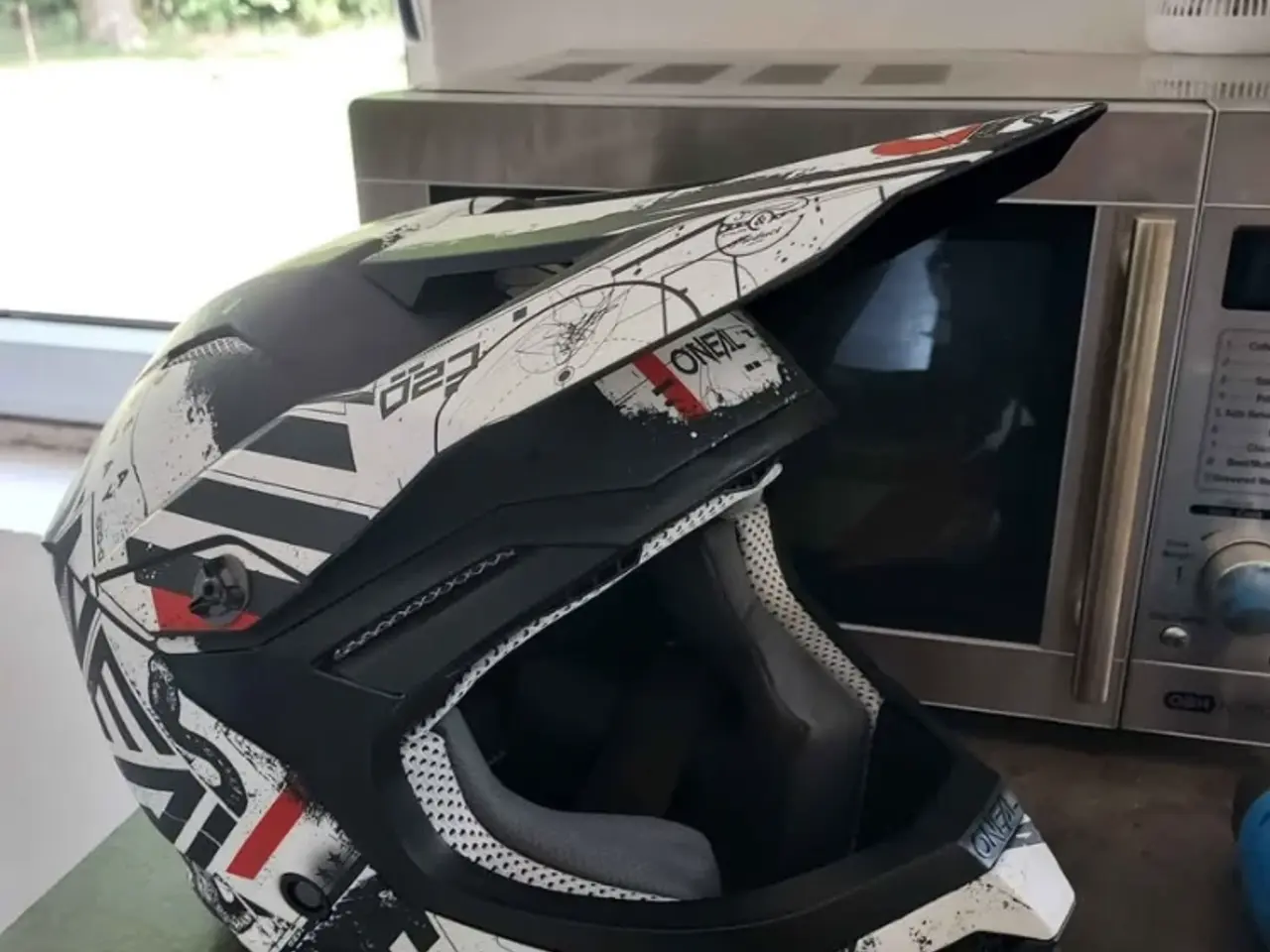 Billede 1 - Oneal motocross hjelm næsten ny