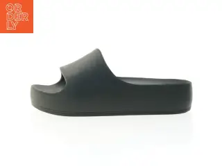 Sorte badesandaler fra Asos (str. 42)