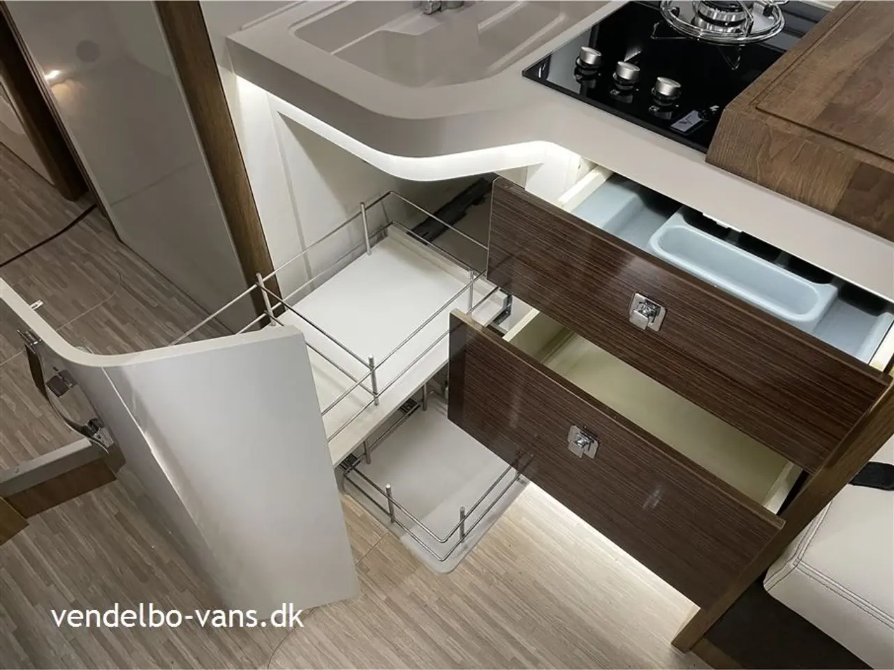 Billede 8 - 2025 - Mobilvetta Krosser 86 B Enkeltsenge - stor garage - sænkeseng - 180 HK - automatgear