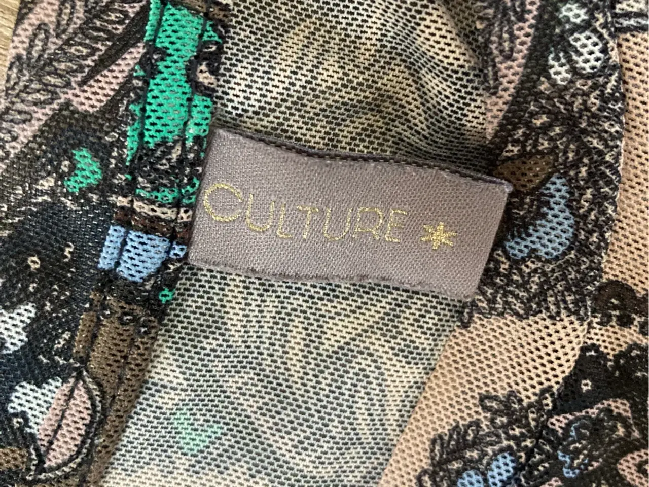 Billede 3 - Mesh bluse str. L fra Culture
