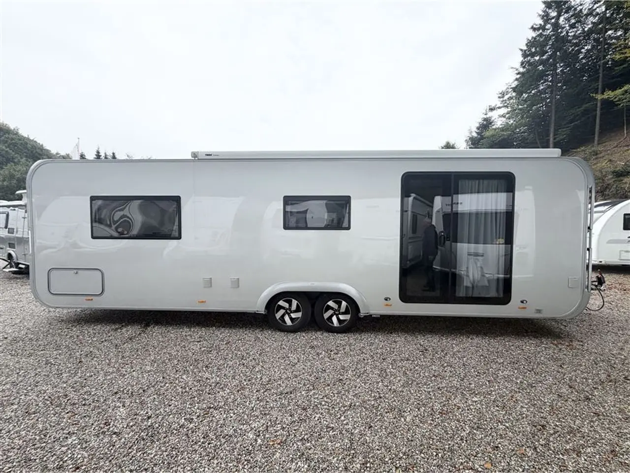 Billede 1 - 2022 - Adria Astella 754 DP Queensbed-Alde-Gulvvarme-El Thule markise