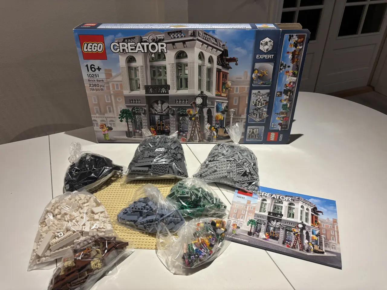 Billede 3 - 10251 LEGO Creator Bank. 