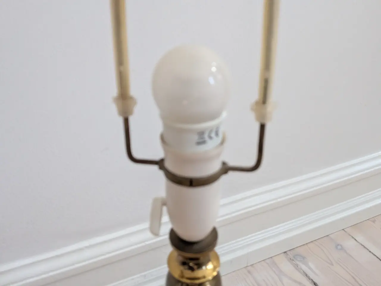 Billede 5 - Retro messing bordlampe med stofskærm