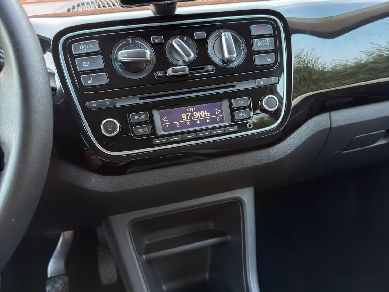Billede 3 - VW up lav km 75 hk