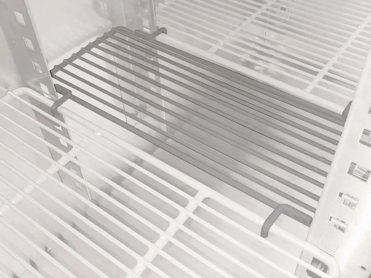 Billede 3 - Sort 4-Dørs Bar-Køler i Skinplate – 783 Liter