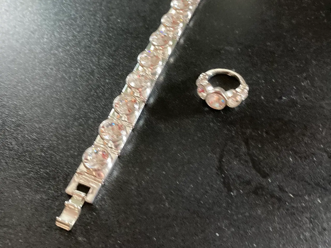 Billede 1 - Flot Dyrberg/Kern armbånd med tilhørende ring.