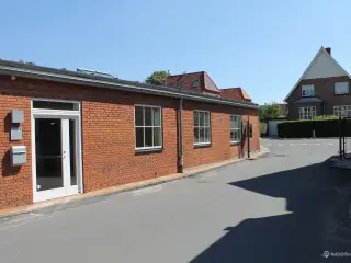 Velbeliggende mindre kontor på Pakhusgården