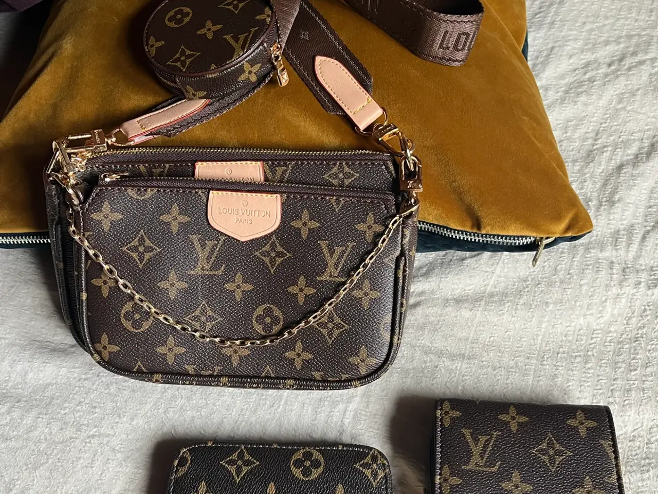 Billede 1 - LV taske & 2 punge