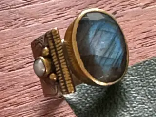Canyon ring