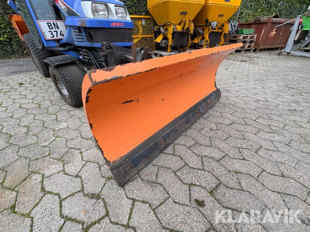 Billede 8 - Traktor Iseki TXG23 med kost og plov