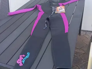 Våddragt pige model i pink. NYPRIS