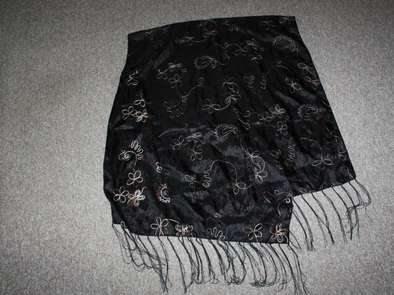 Billede 3 - Sort tørklæder 50% silk 50% polyester 158 cm x 61