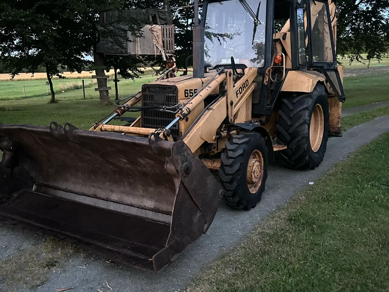 Billede 1 - Ford 655 Rendegraver