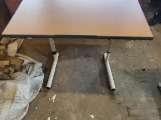 Computer og tegnebord