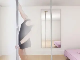 Højdejusterbar polestang til poledance