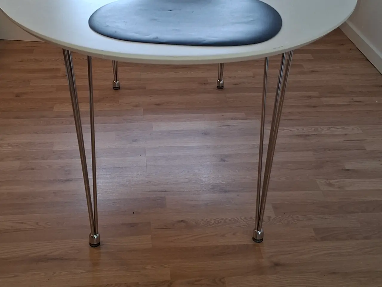 Billede 4 - Oval hvid spisebord