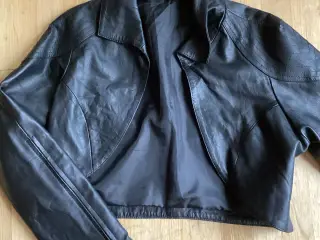 Sort læder jakke / bolero fra Nör