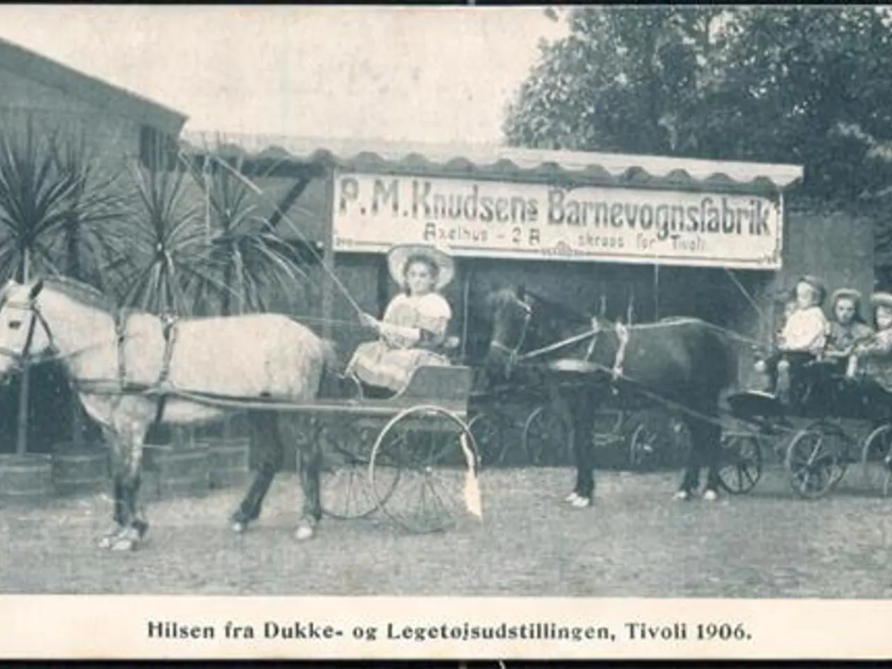 Billede 1 - Hilsen fra Dukke og Legetøjsudstillingen - Tivoli
