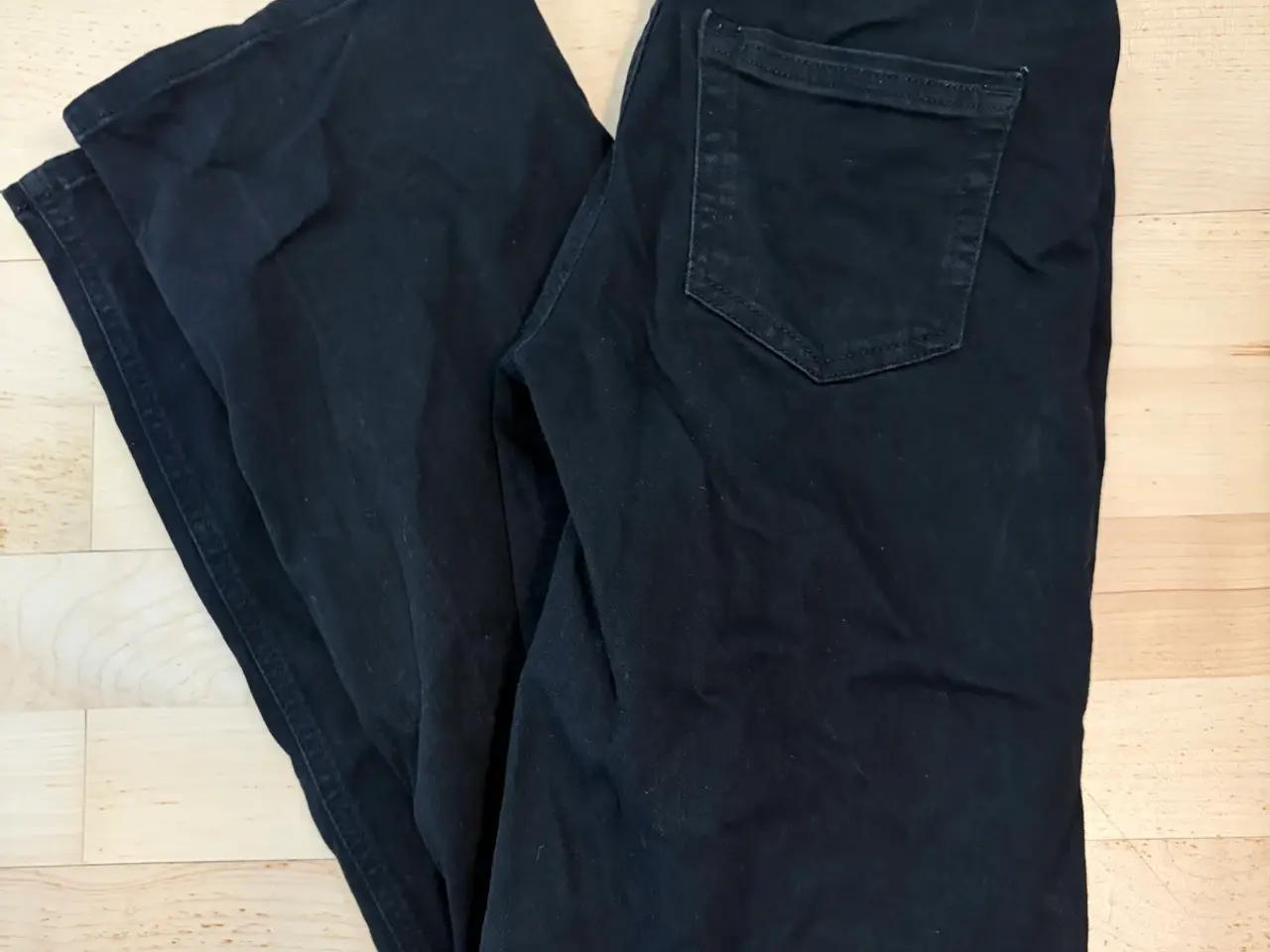 Billede 2 - Mid waist wide sorte bukser fra Only
