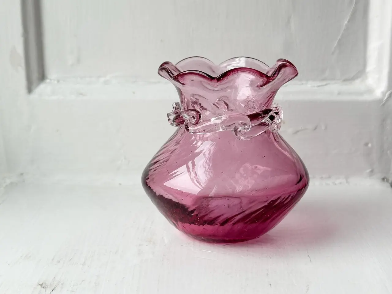 Billede 1 - Pilgrim, lyselilla minivase m flæser, 1966-72, NB