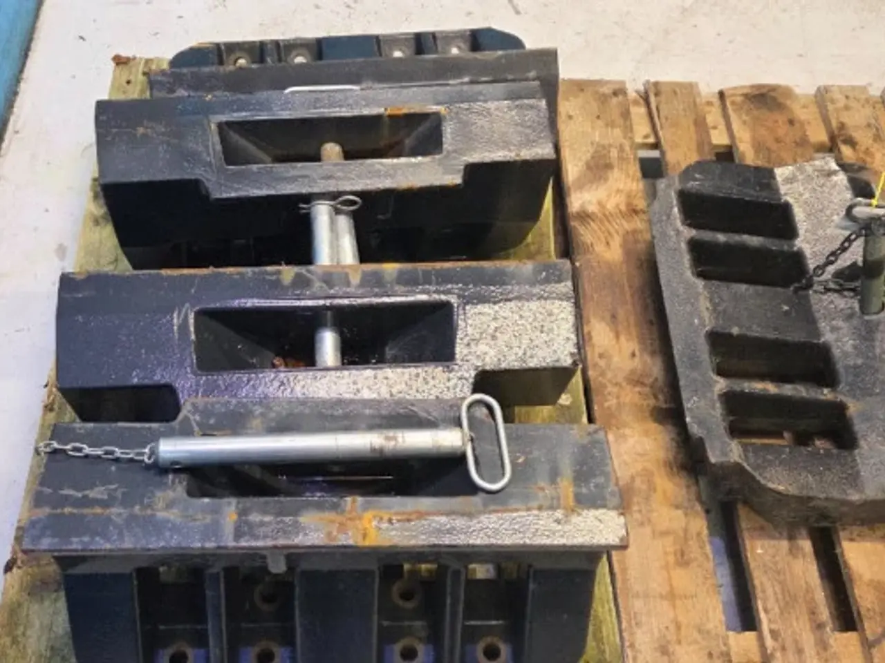 Billede 15 - Case Maxxum 145 Frontvægt Holder 82031499 (5 Stk)