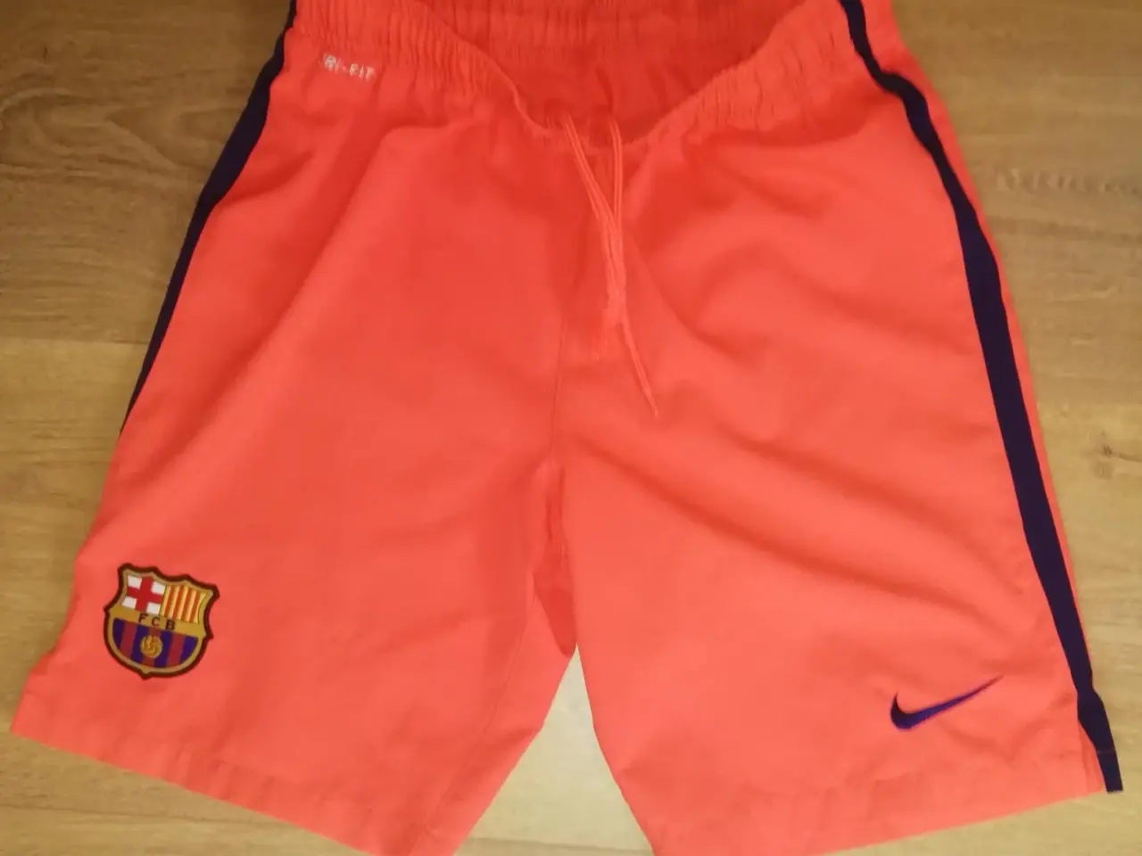 Billede 1 - FC BARCELONA SHORTS, STR. L, I FLOT STAND