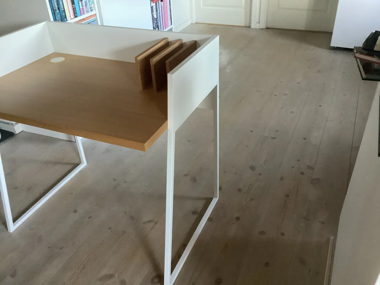 Billede 2 - Skrivebord, velholdt