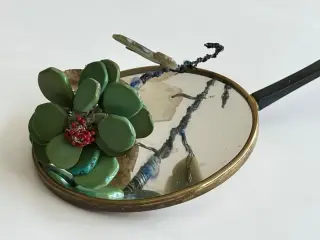 Mørkegrøn blomst