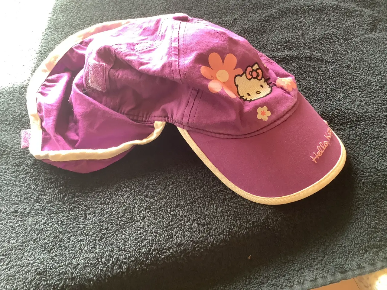 Billede 4 - Helt ny Hello Kitty solhat 0kr ved køb af andet