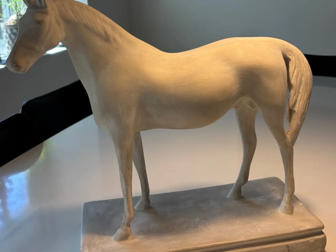 Billede 1 - Stor statue af flot hest udført i gips