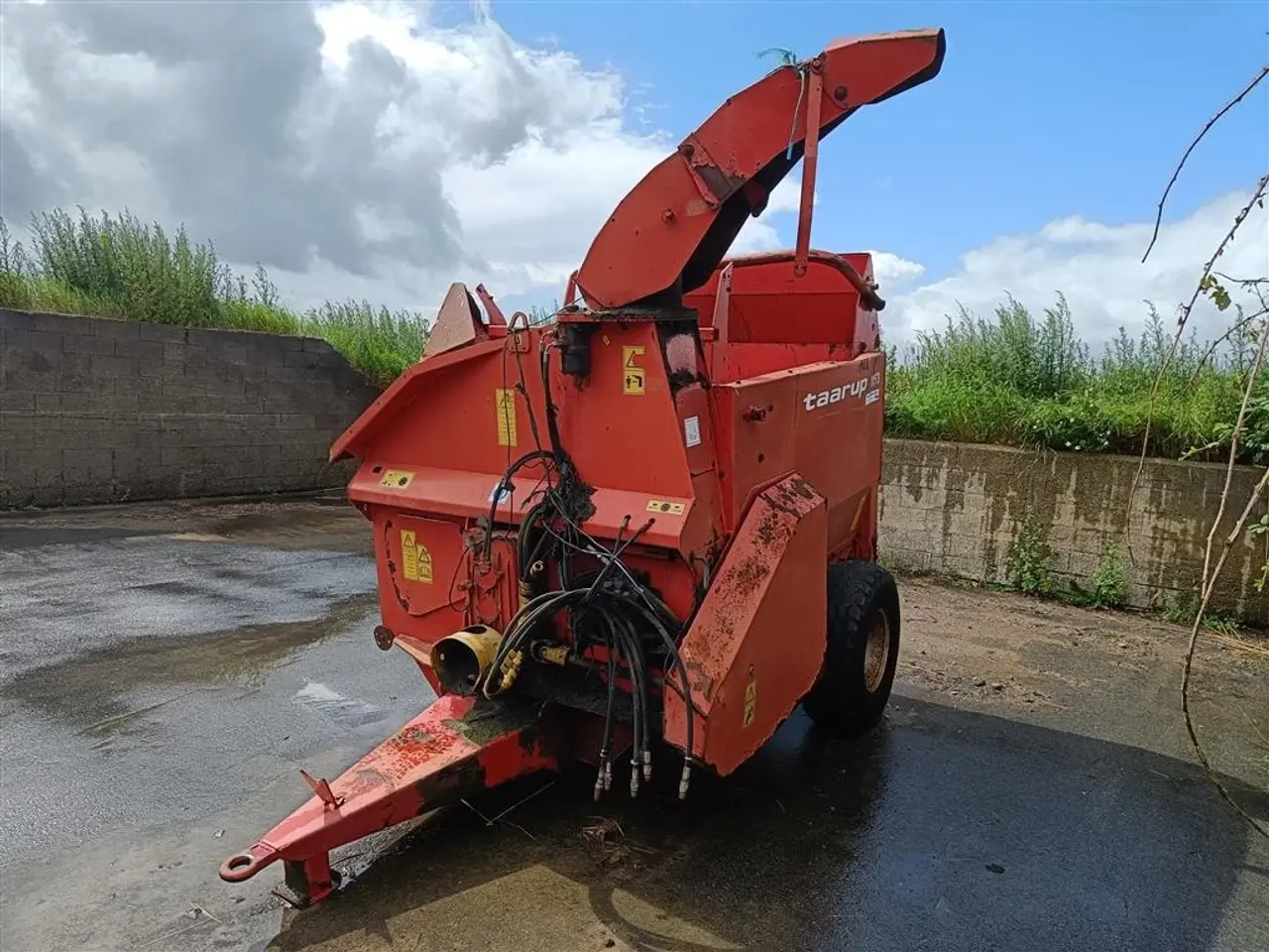 Billede 1 - - - - 853 Halmsnitter bugseret