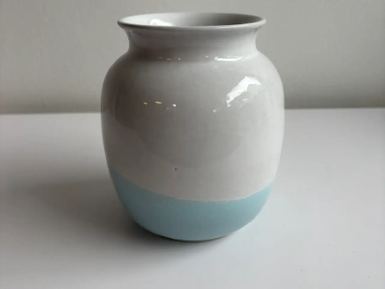 Billede 4 - Strehla keramik vase i hvid og lyseblå, model 1518
