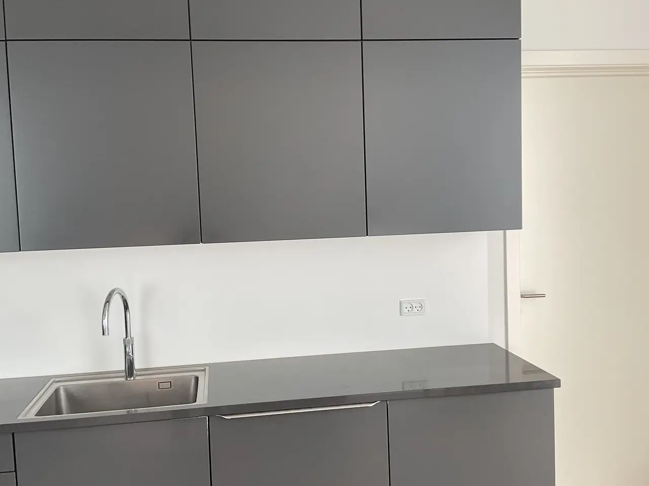 Billede 3 - Ny pris,HTH køkken i koksgrå til bolig, sommerhus