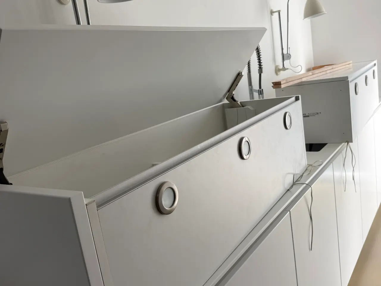 Billede 2 - 2 fine overskabe fra Multiform