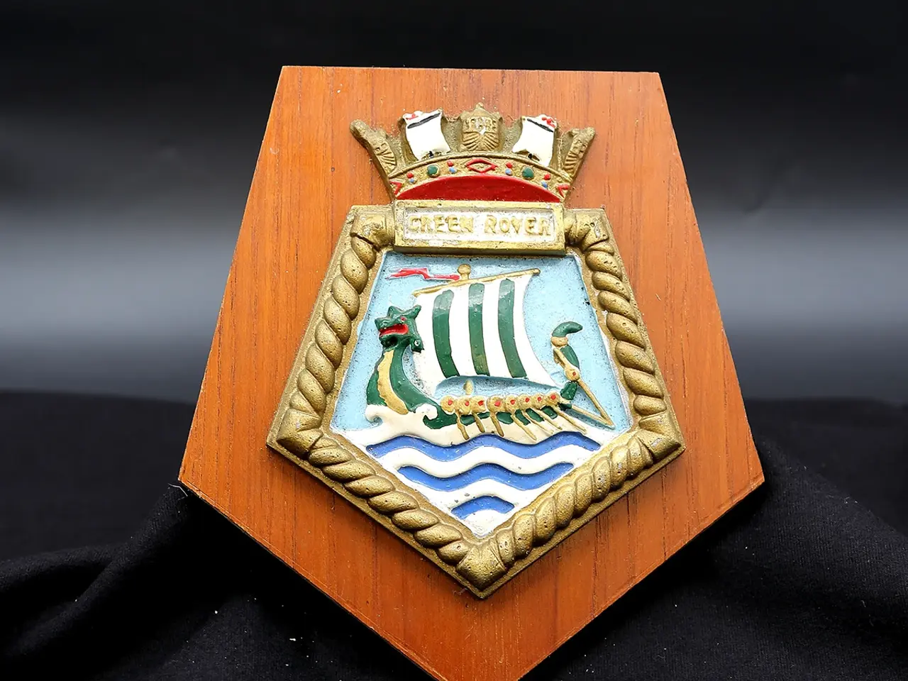 Billede 1 - Britisk marinevåbenskjold fra HMS Green Rover