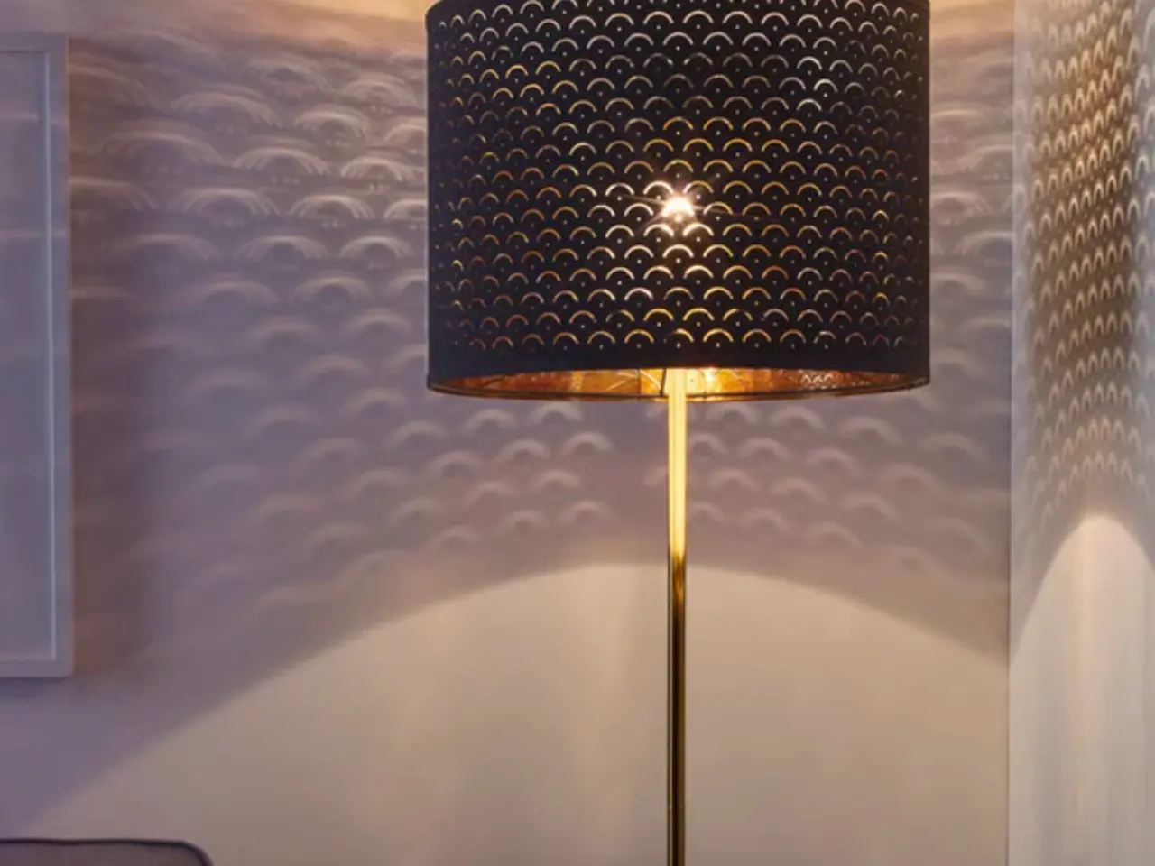 Billede 2 - Ikea guld lampe med sort lampeskærm
