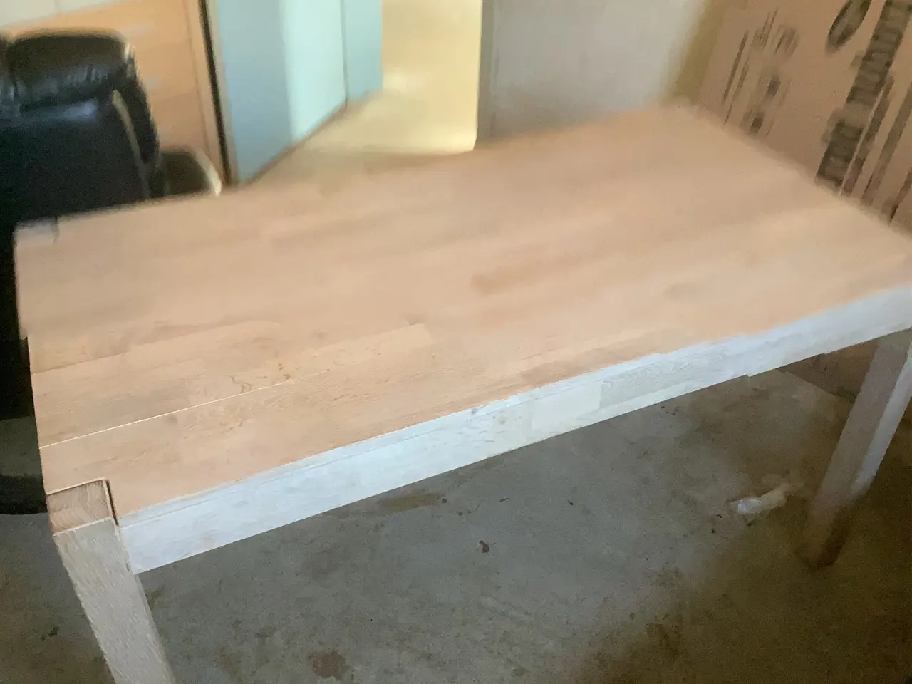 Billede 1 - Skrivebord med stor skuffe i sæbebehandlet eg
