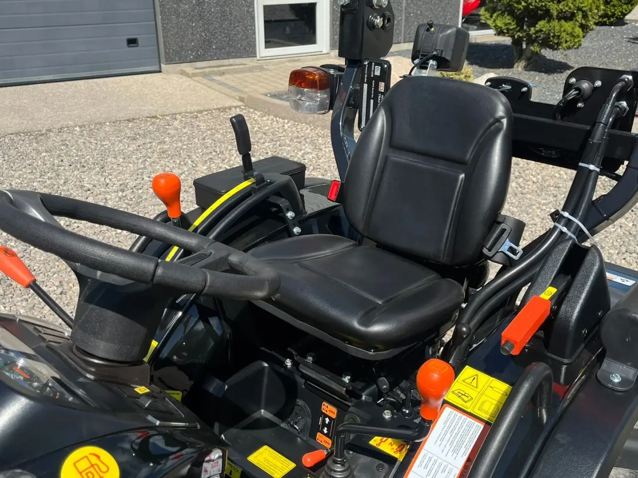 Billede 4 - Solis S26 Limited Edition i sort 6+2 Gearmaskine med Servostyring og brede traktorhjul