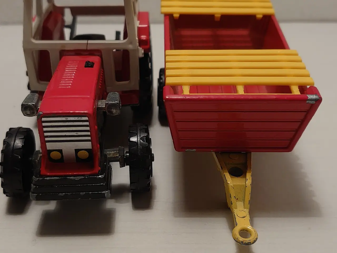 Billede 5 - Vintage modeltraktor med anhænger, Majorette.