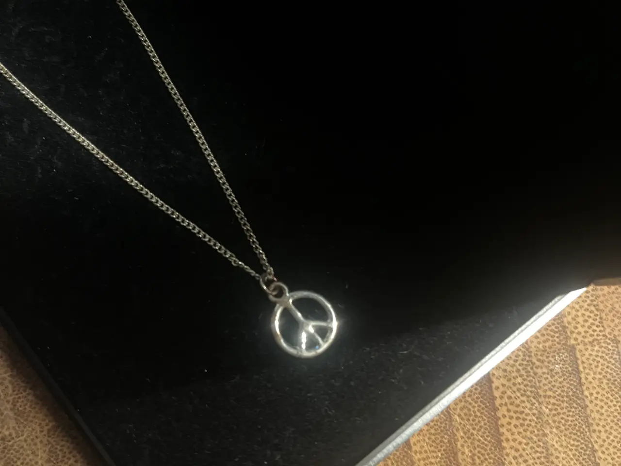 Billede 3 - Sølv halskæde med peace sign