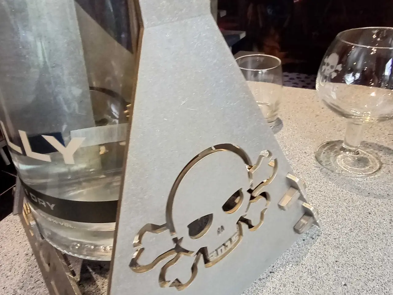 Billede 4 - Skully gin 4,5 l og glas