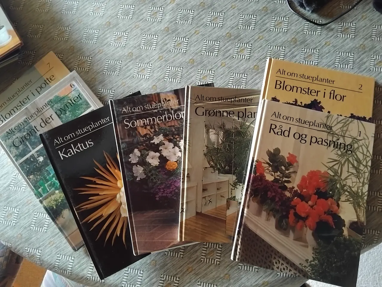Billede 1 - 12 blomster-bøger om stueplanter