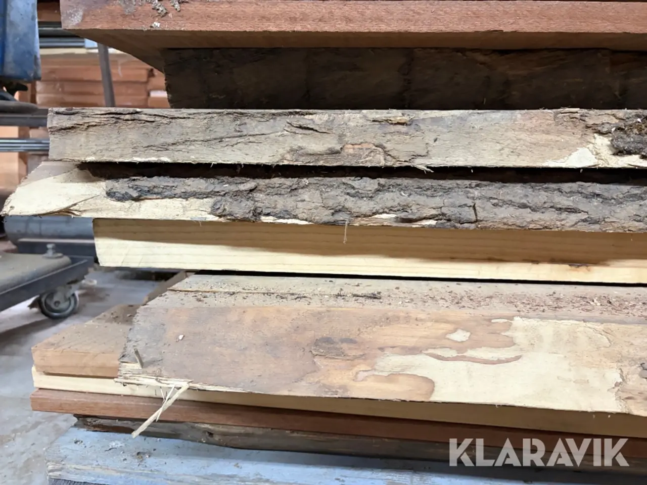 Billede 9 - Lot med blandede planker - Elm og Mahogni 1 palle