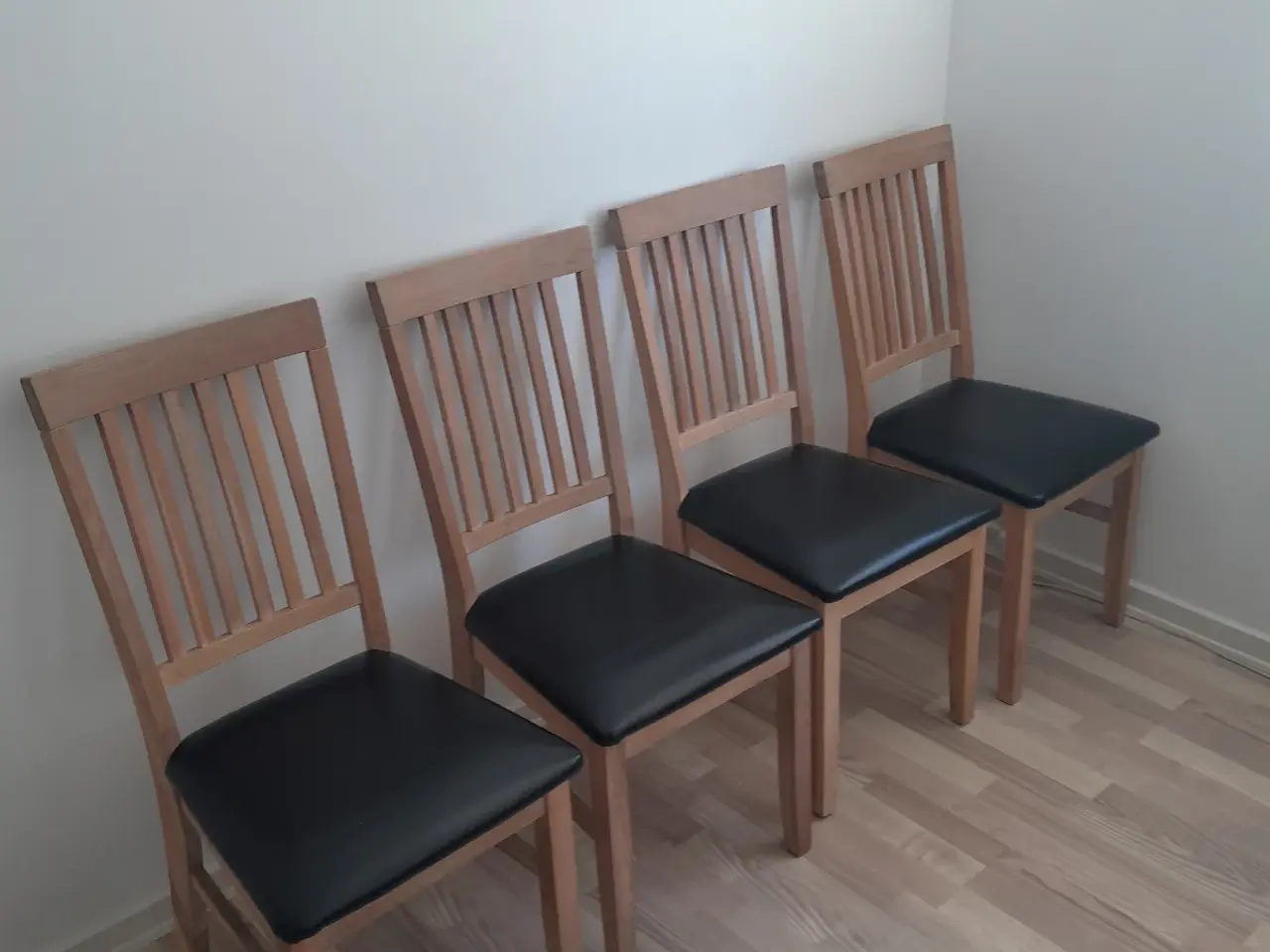 Billede 1 - 4 Spisebordsstole massiv egetræ