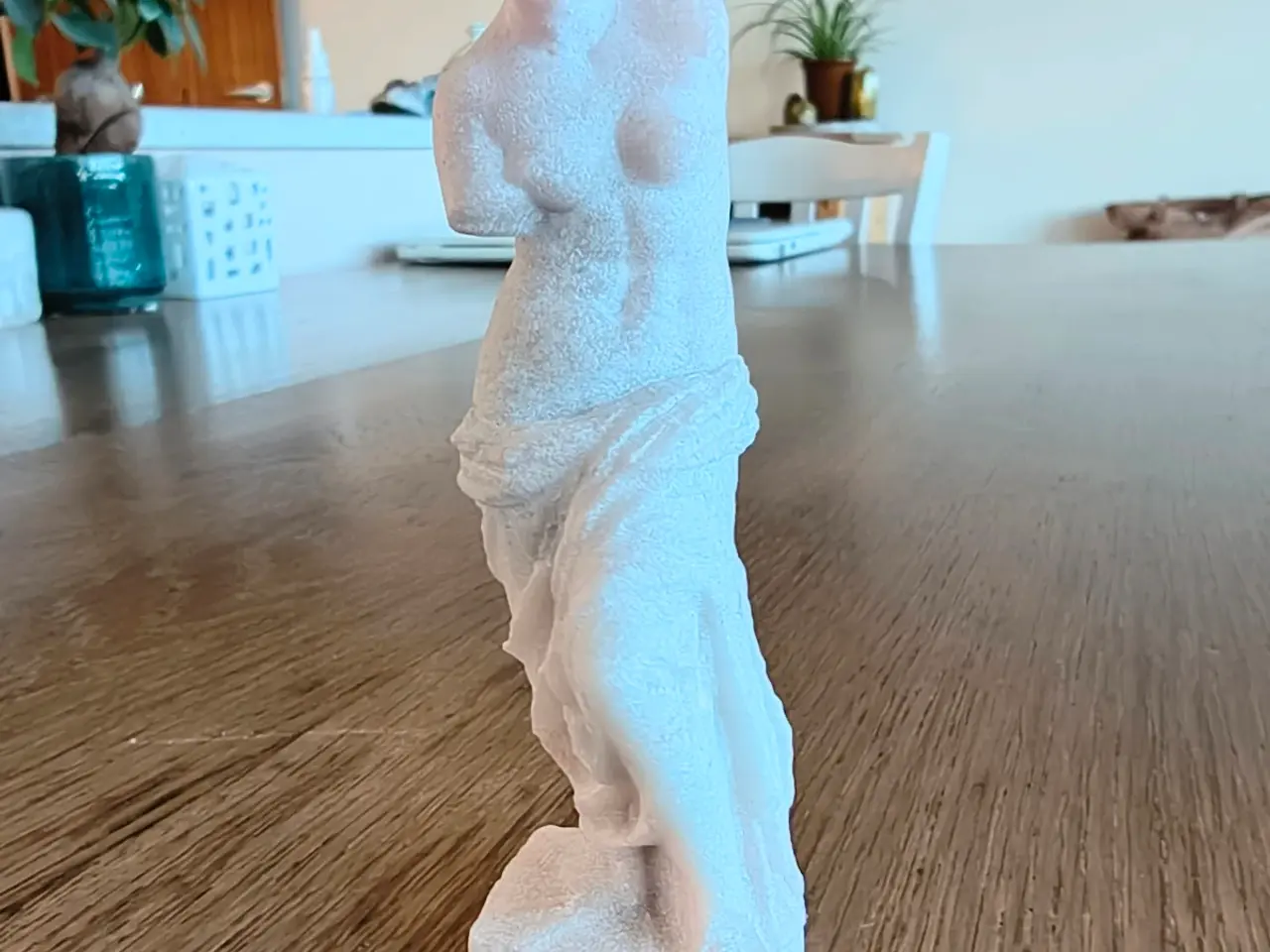 Billede 1 - Kvindefigur i pink opal
