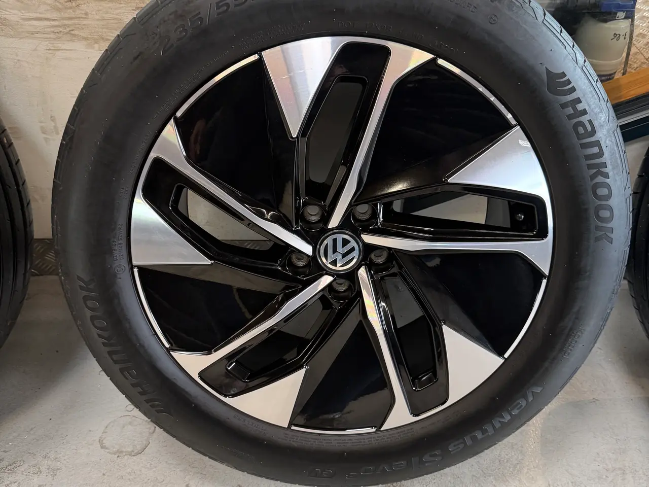 Billede 4 - Originale 19” vw id4 alufælge med hankook sommerdæ
