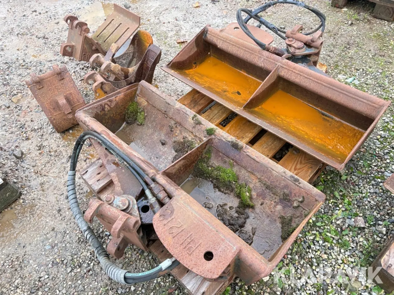 Billede 3 - Hydraulisk kipskovl 2 styk med 4 skovle