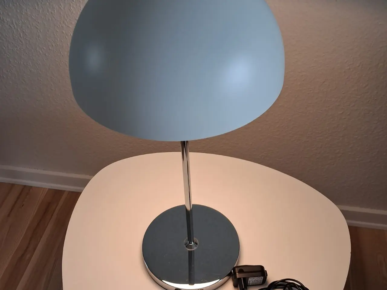 Billede 4 - Bordlampe, hvid, genopladelig, god stand