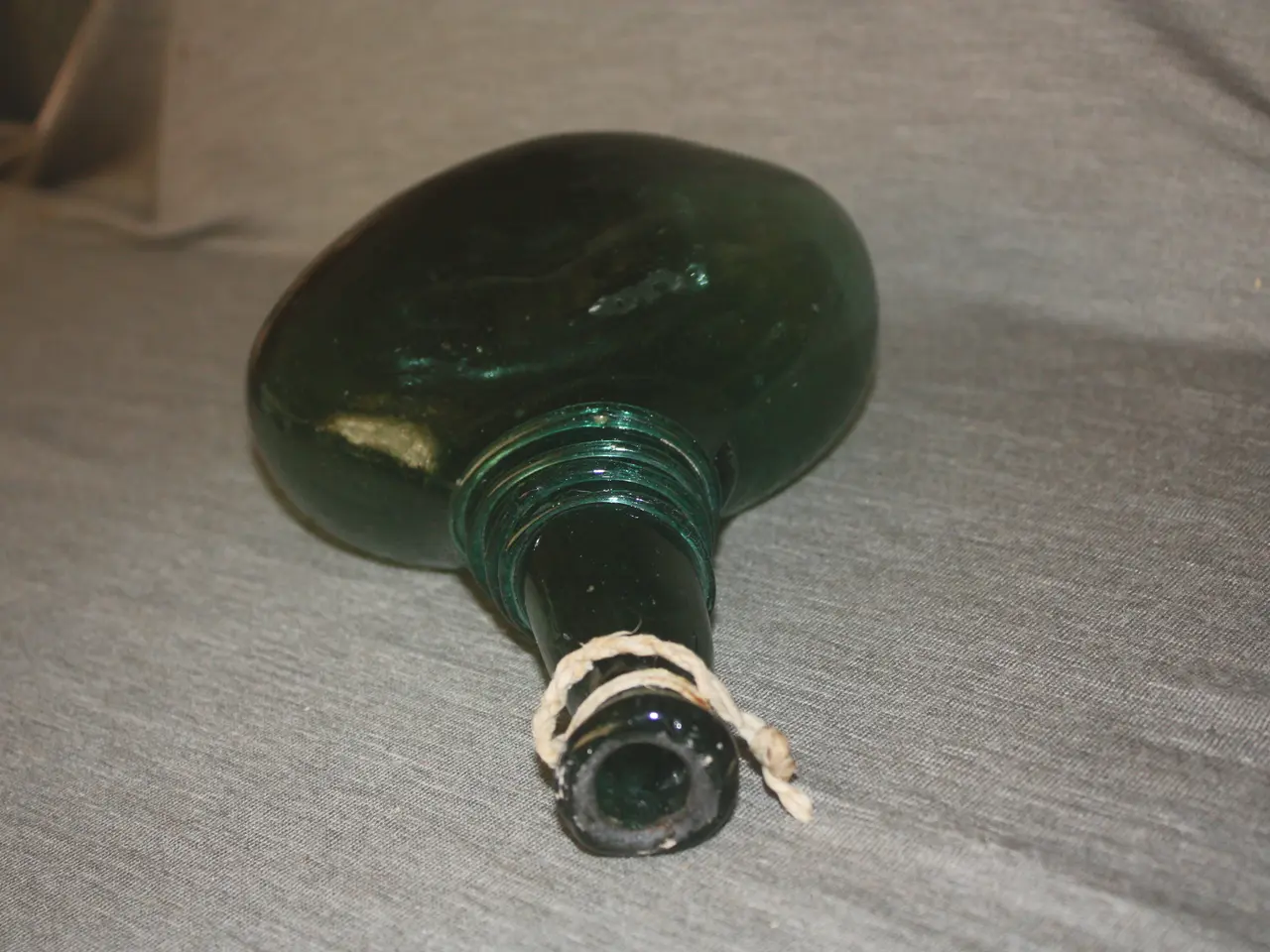 Billede 4 - Håndlavet glas sadel flaske højde 26 cm måske Iran